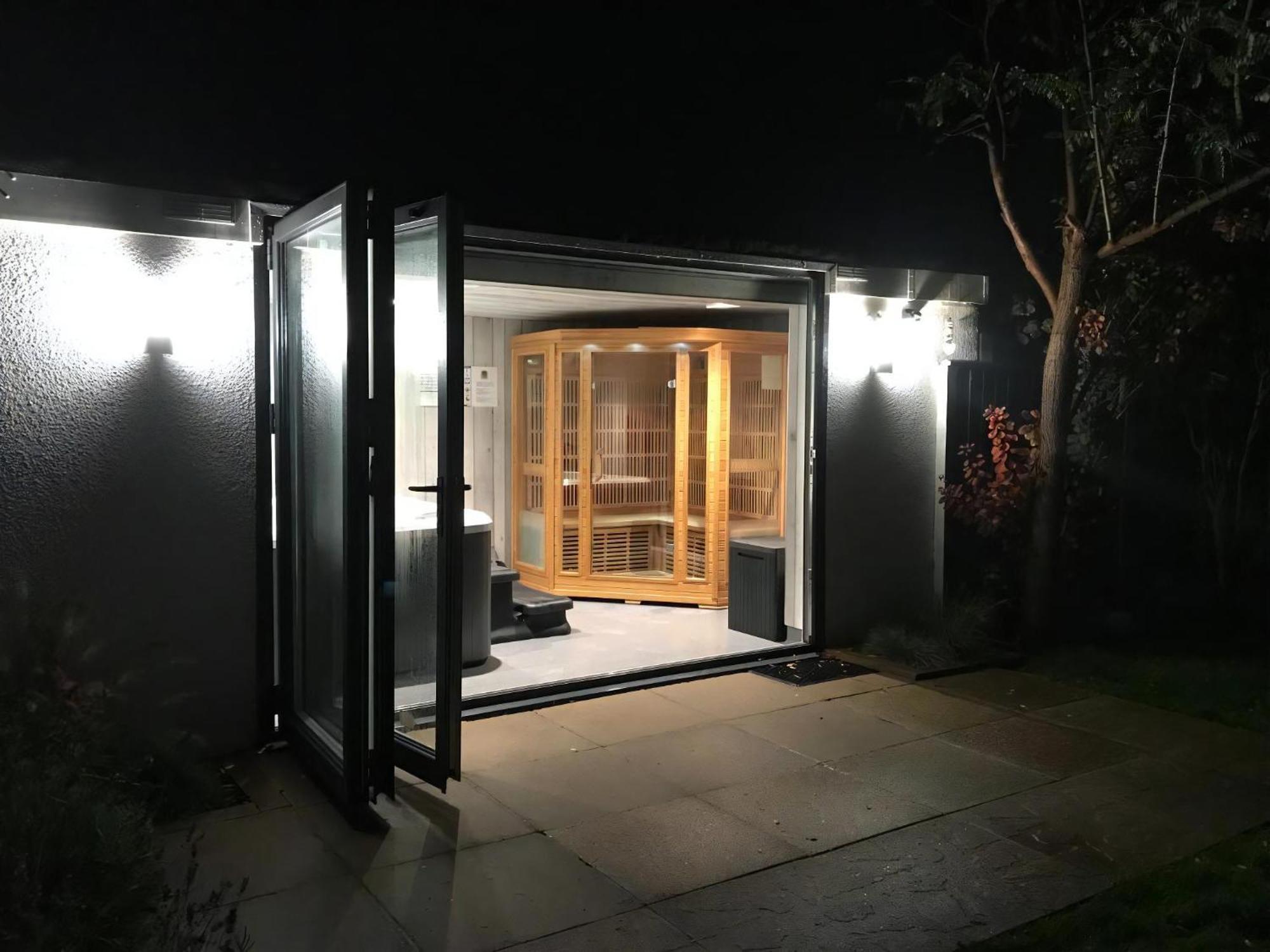 Stunning Cottage With A Private Hot Tub And Sauna In Norfolk Ref 99003Ac Lessingham Ngoại thất bức ảnh