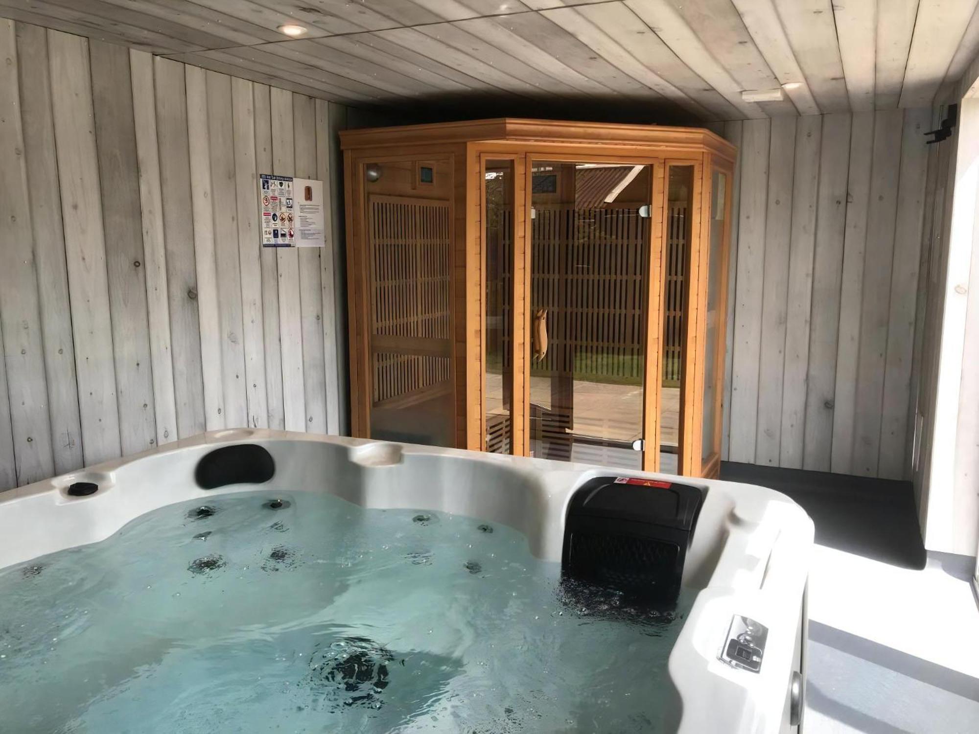 Stunning Cottage With A Private Hot Tub And Sauna In Norfolk Ref 99003Ac Lessingham Ngoại thất bức ảnh